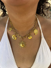 Cargar imagen en el visor de la galería, Buyé charm necklace