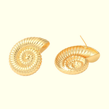Cargar imagen en el visor de la galería, Shell studs
