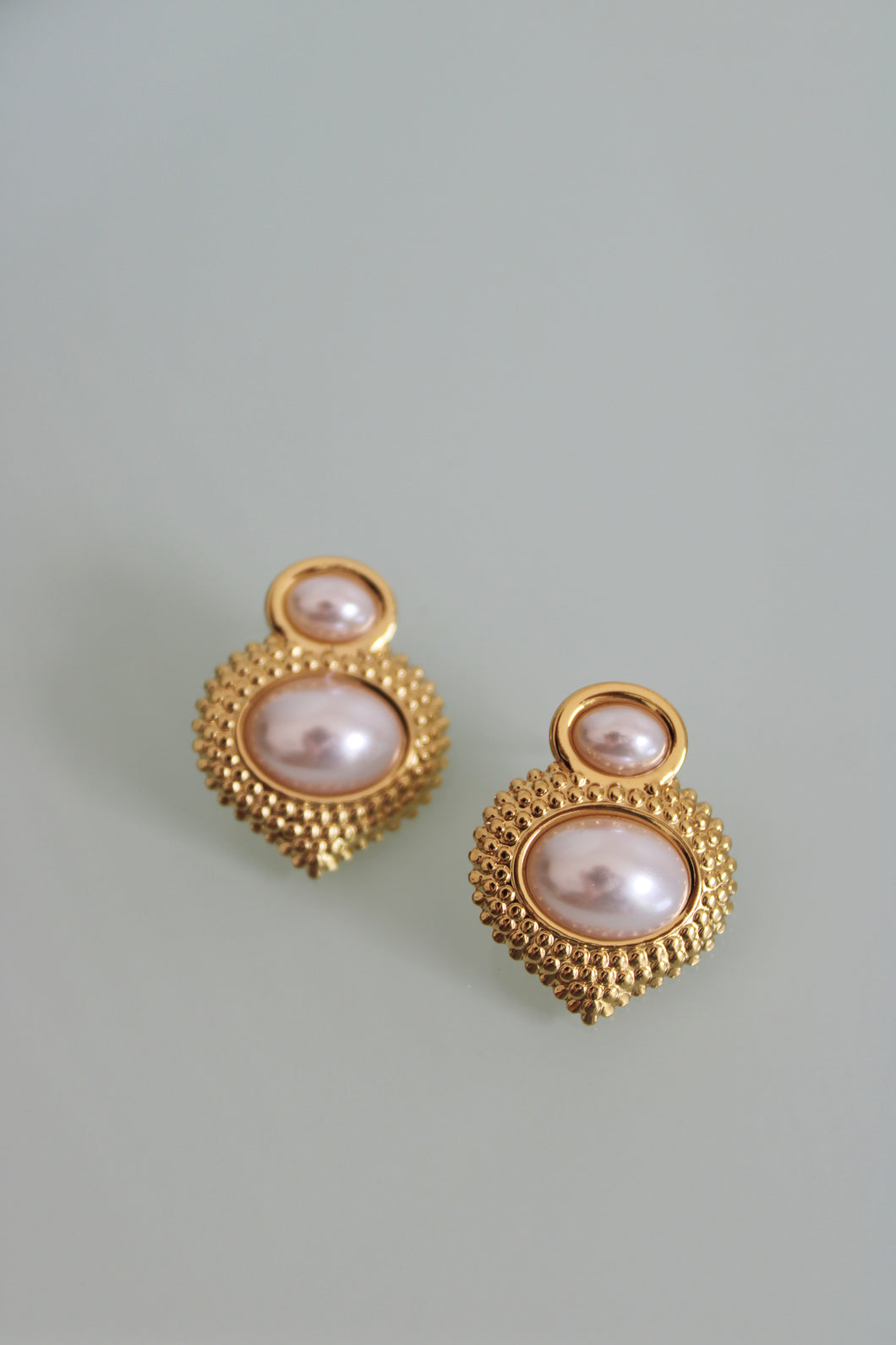 Fantasy pearl stud earrings