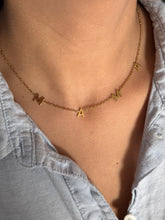 Cargar imagen en el visor de la galería, Collar “MAMA” en Acero Inoxidable Dorado 16.9”
